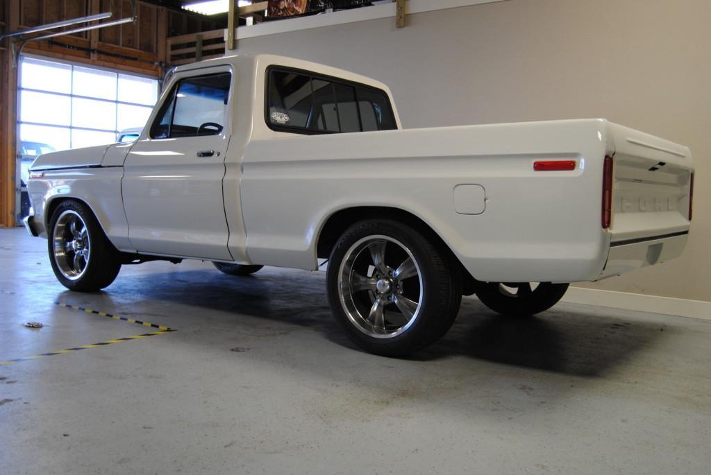 1977 Ford F-100 Custom Standard Cab Pickup 5.0L