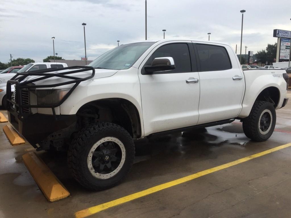 2010 Toyota Tundra Limited Crew Cab Pickup 4 Door 5.7L