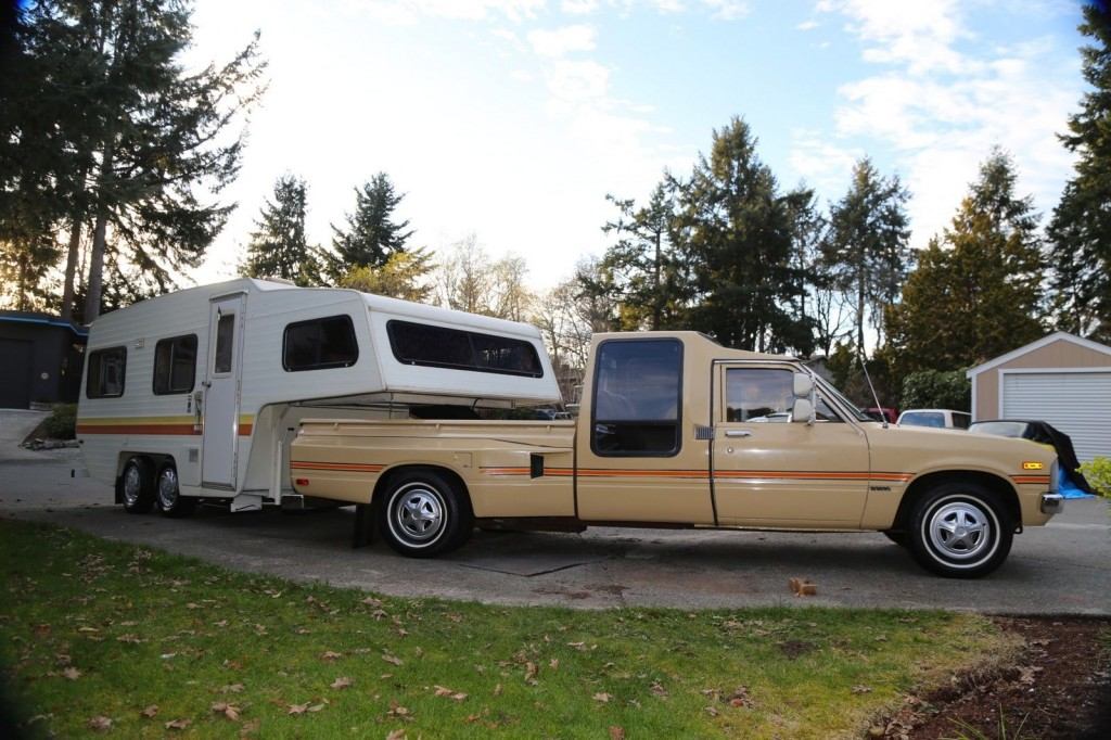 1981 Toyota Sunrader 2WD Extended cab duly 5th wheel hauler custom