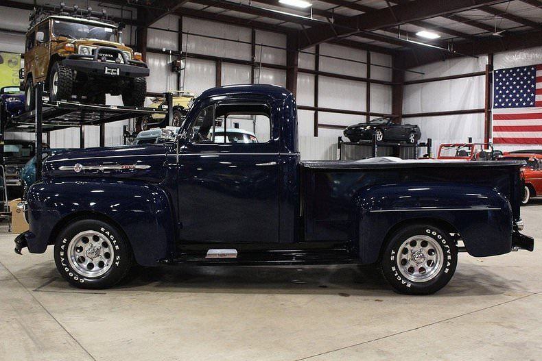 cool features 1952 Ford Pickup custom