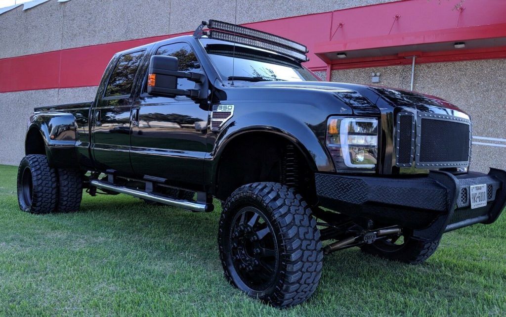 well modified 2010 Ford F 350 Lariat custom