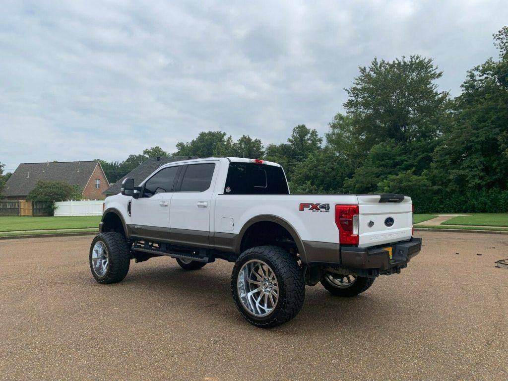 well maintained 2017 Ford F 250 KING RANCH custom